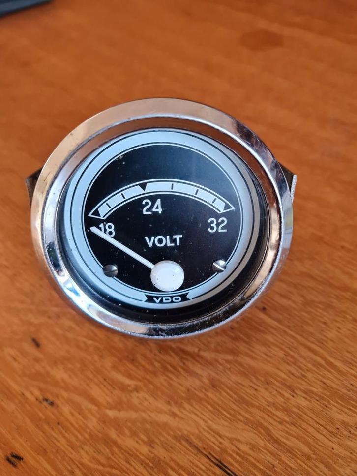 VDO Voltmeter 18-32V - Klassieke Auto/Boot, Auto-onderdelen, Elektronica en Kabels, Oldtimer onderdelen, Universele onderdelen