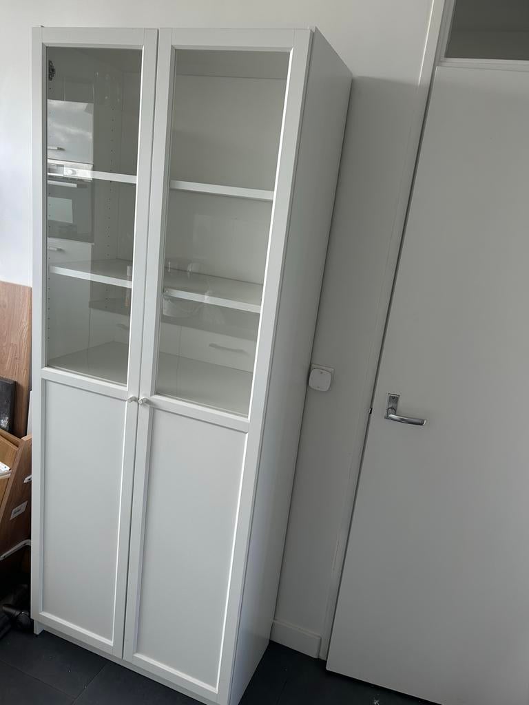 Witte vitrinekast met glazen deuren, Huis en Inrichting, Ophalen, Zo goed als nieuw, Glas, Met deur(en)