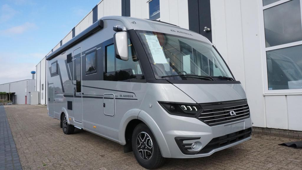 Adria Sonic Supreme 700 DL Automaat 180 PK, Integraal, Fiat, 7 tot 8 meter, Bedrijf