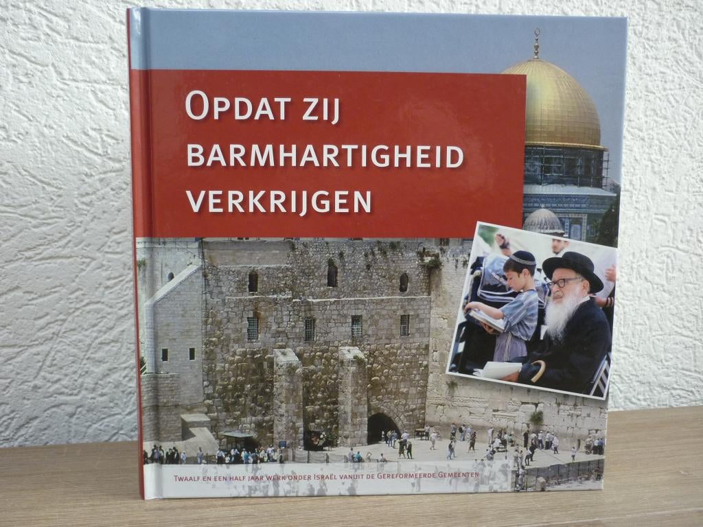 Opdat zij barmhartigheid verkrijgen - 12 1/2 jr. werk Israël, Ophalen of Verzenden, Zo goed als nieuw, Christendom | Protestants