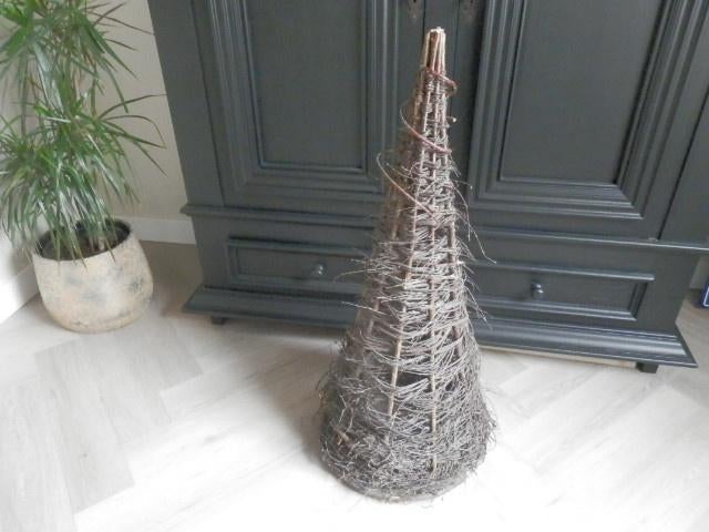 Decoratieve "kerstboom" (kegel) van wilgentenen, Ophalen, Gebruikt