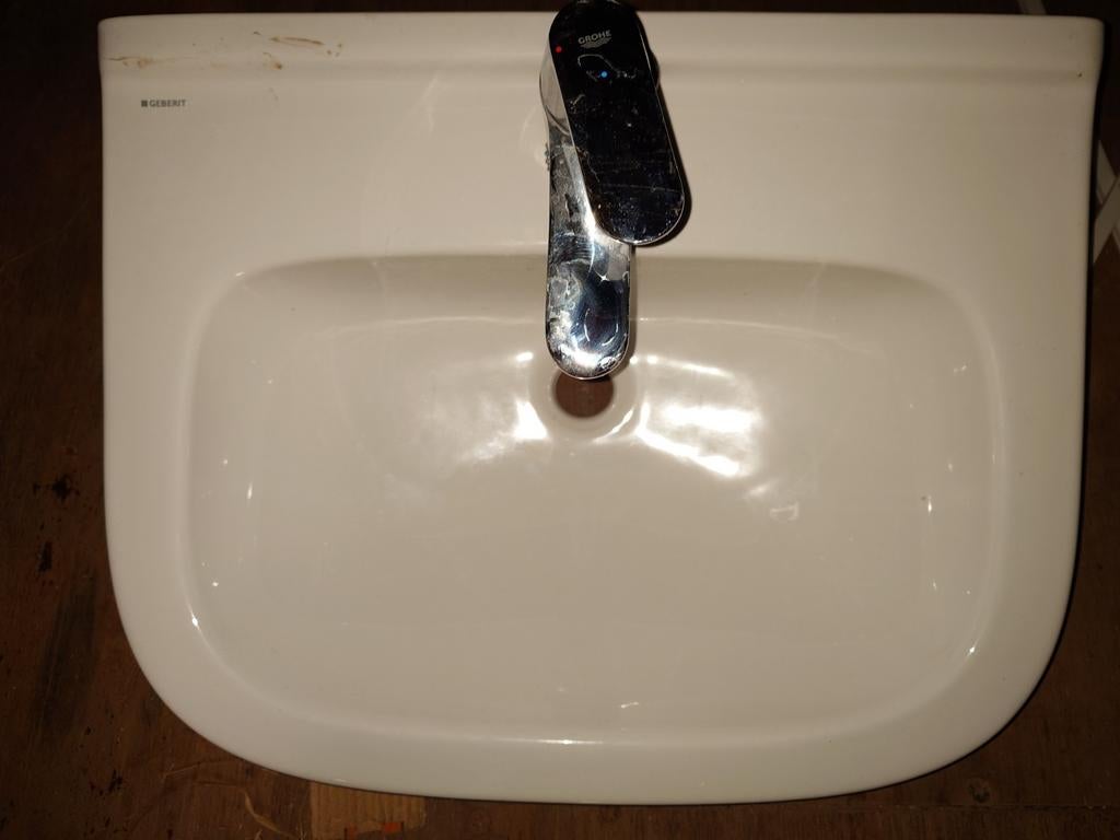 Wastafel met Grohe mengkraan, Ophalen, Nieuw, Wastafel