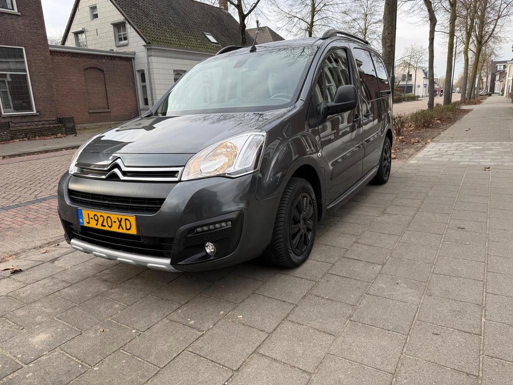 Citroen Berlingo 1.2 PureTech XTR EERSTE EIGENAAR DEALER OND, Auto's, Citroën, Voorwielaandrijving, Gebruikt, 1199 cc, Handgeschakeld