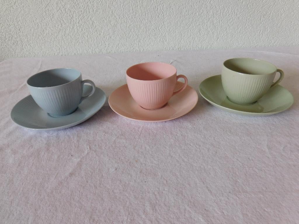 3x Arabia, Sointu, Kaj Franck, kop en schotel, 1x roze, 1x g, Huis en Inrichting, Keuken | Servies, Ophalen of Verzenden, Zo goed als nieuw