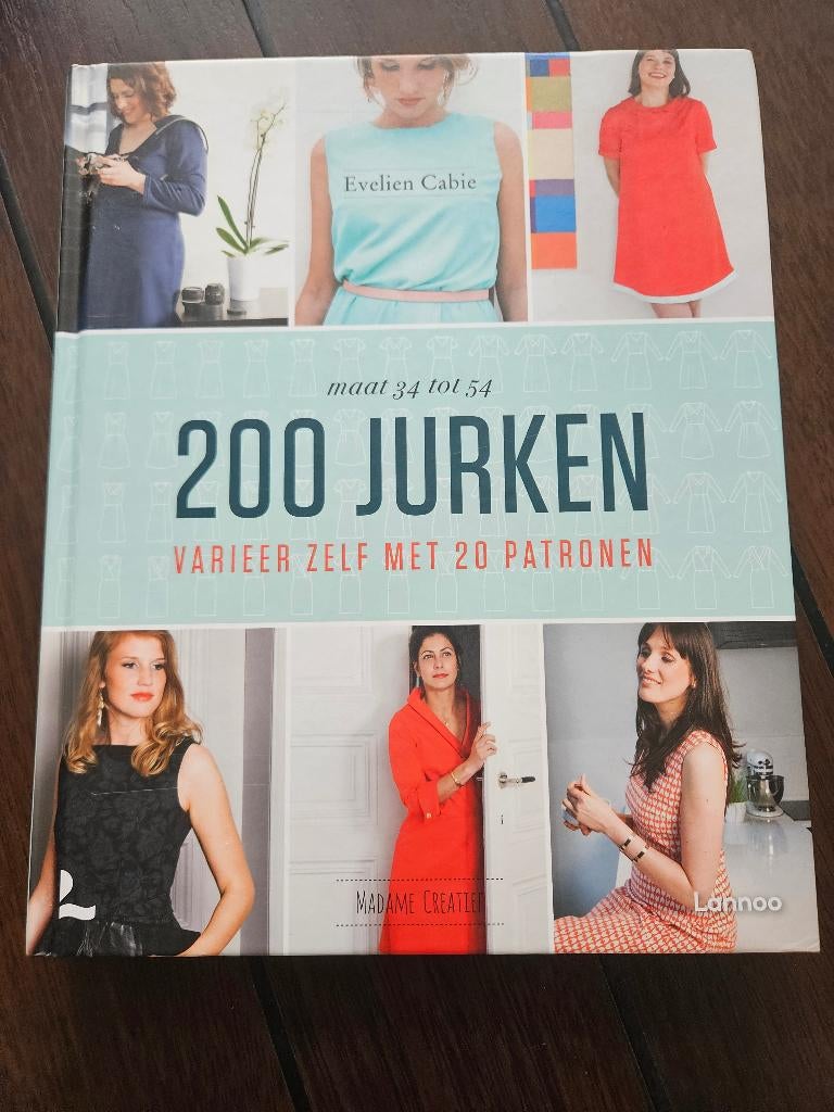 Patronen boek 200 dames jurken, Hobby en Vrije tijd, Kledingpatronen, Overige merken, Overige typen, Vrouw, Ophalen of Verzenden