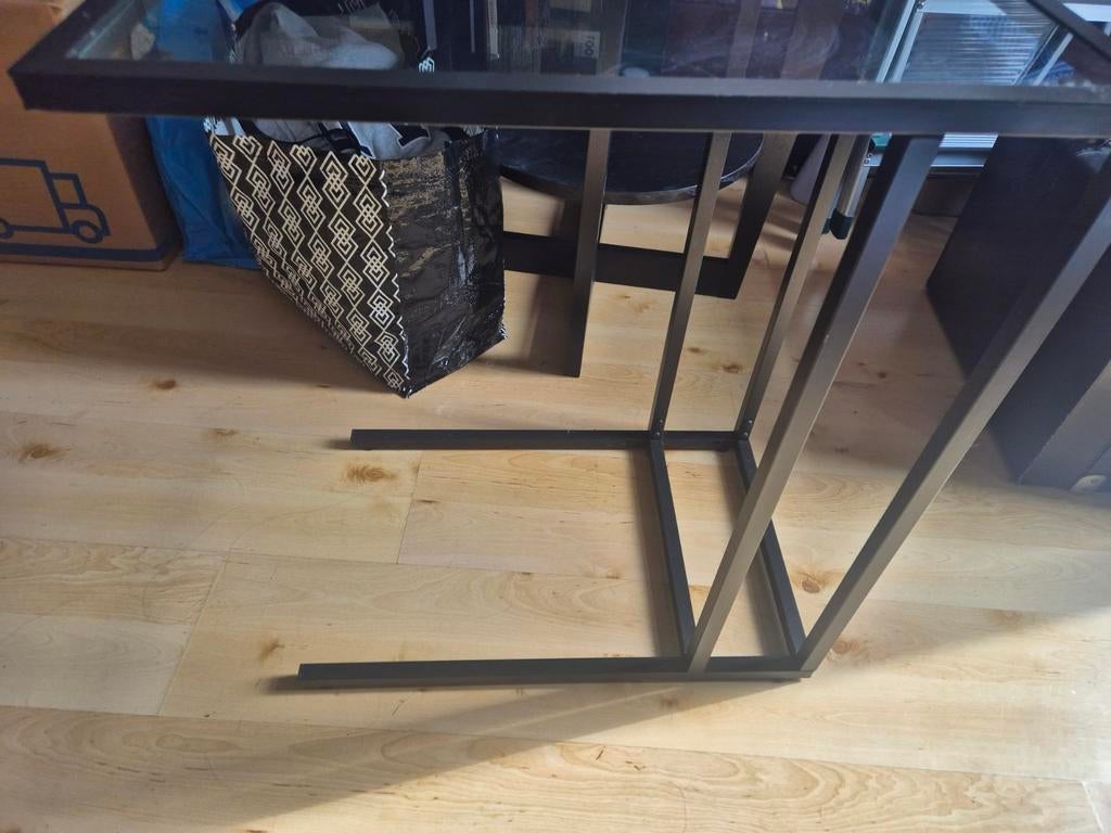 Zgan Zwarte bijzettafel met glazen blad ikea vittsjo, Huis en Inrichting, Ophalen, Minder dan 55 cm, Rechthoekig, Glas