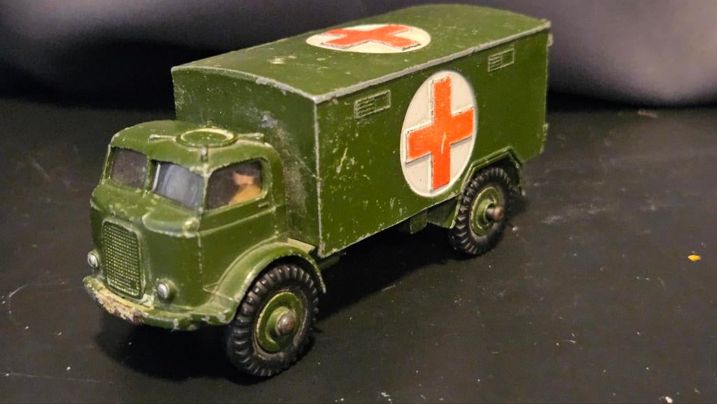 Dinky toys ambulance, Ophalen of Verzenden, Gebruikt, Auto