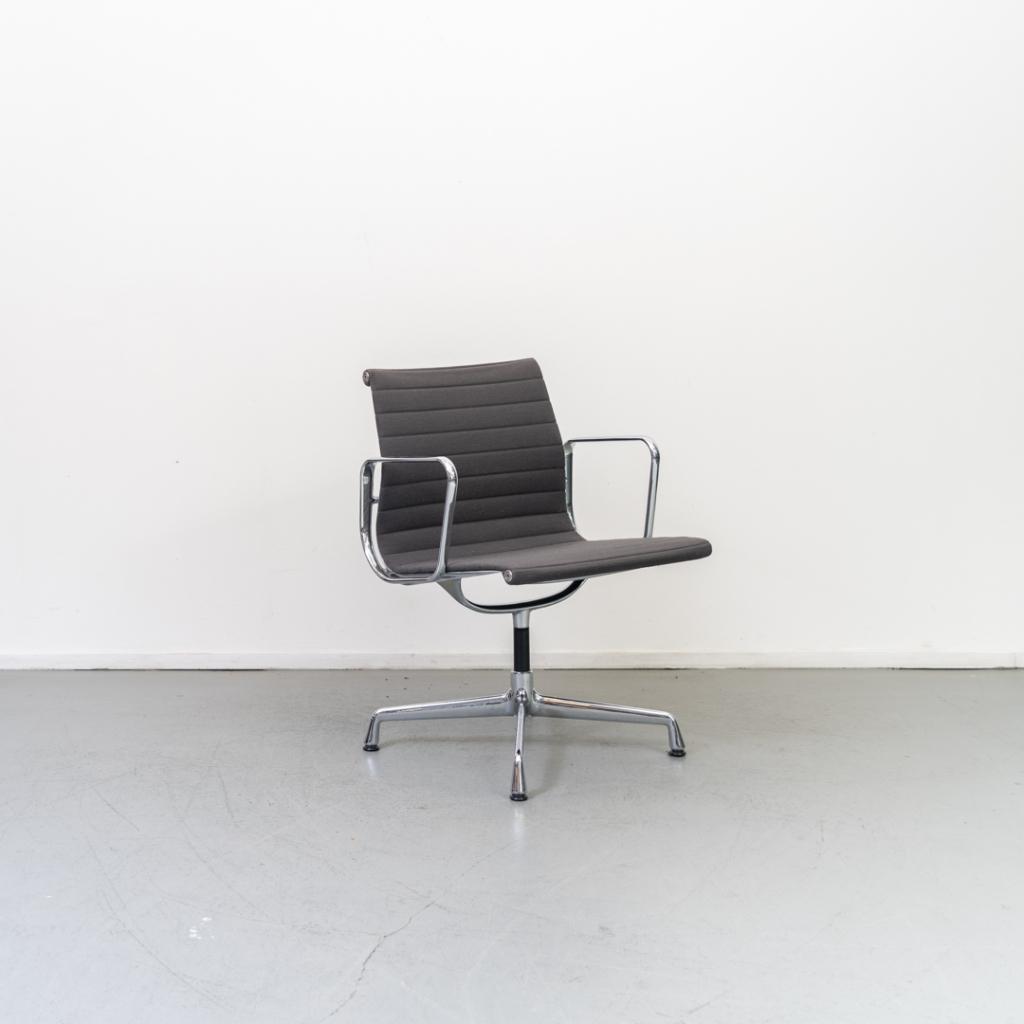 4x Vitra Eames EA 108 Stoel Grijs Hopsak - Gepolijst, Niet ingevuld, Niet ingevuld, Ophalen of Verzenden, Zo goed als nieuw