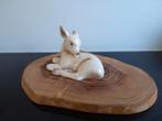 Oud beeldje liggend hertje (Plateel?), Verzamelen, Beelden en Beeldjes, Ophalen of Verzenden, Gebruikt, Dier