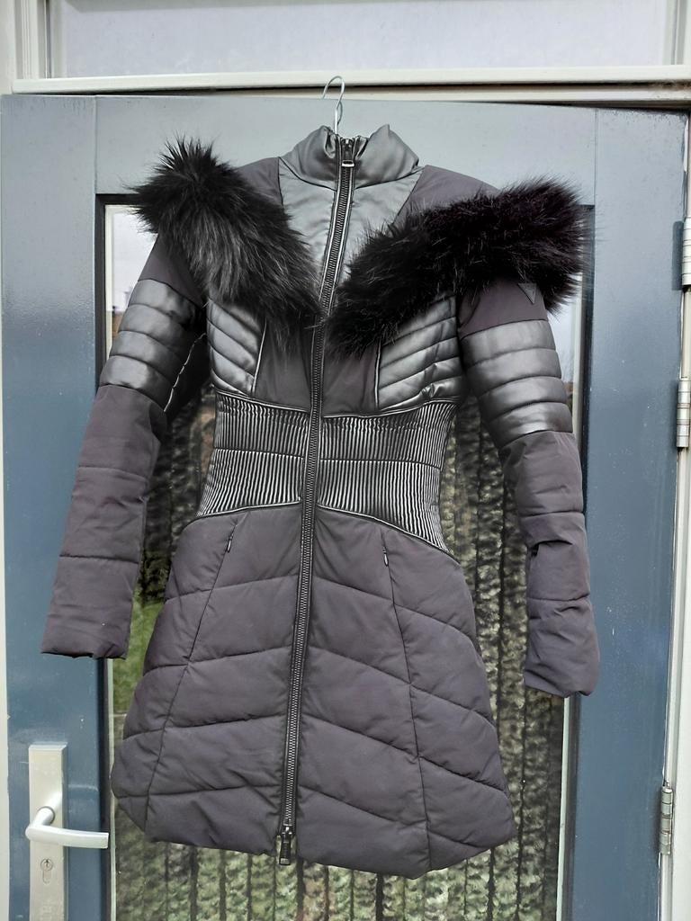 Guess jas maat s, Kleding | Dames, Jassen | Winter, Ophalen of Verzenden, Zo goed als nieuw, Zwart