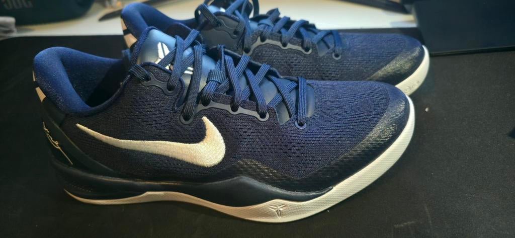 Kobe 8 navy size 41, Sport en Fitness, Basketbal, Ophalen of Verzenden, Nieuw, Schoenen