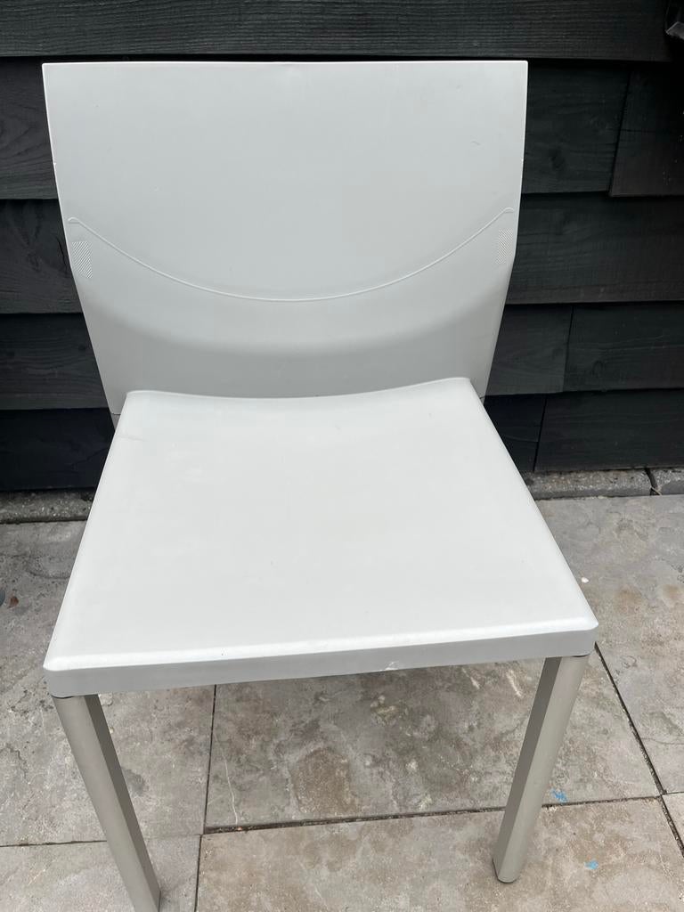 Grijze design stoel, Huis en Inrichting, Stoelen, Ophalen, Kunststof, Gebruikt, Eén
