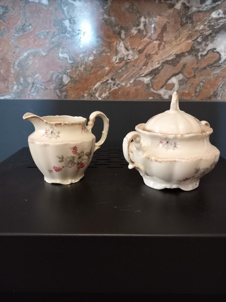Antieke Bavaria melkkan en suikerpot met bloemmotief, Ophalen of Verzenden