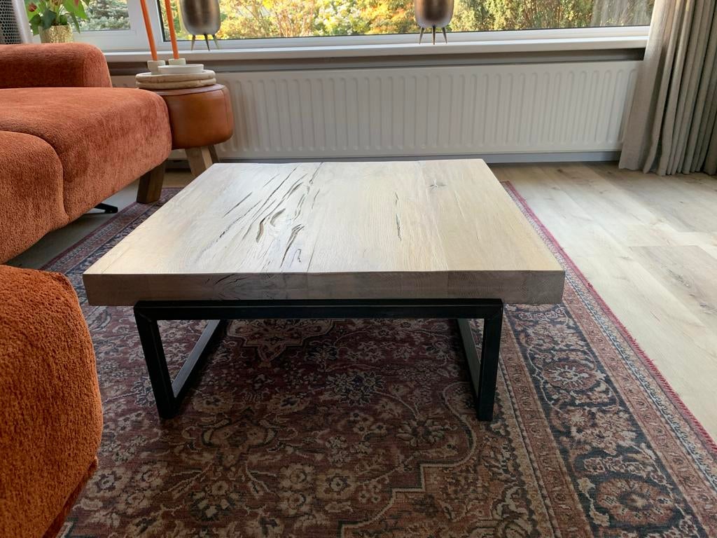 Salontafel met dik eikenhouten blad en  metalen onderstel, Ophalen, 50 tot 100 cm, 50 tot 100 cm, Zo goed als nieuw