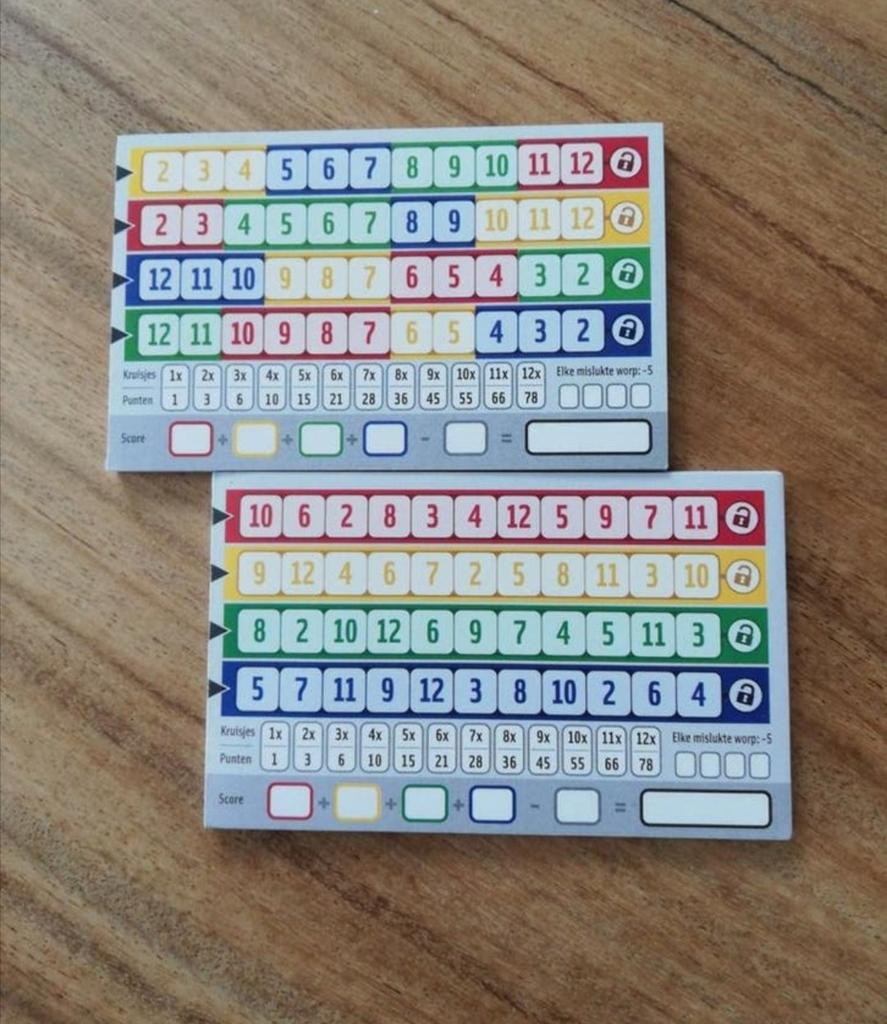 Qwixx, verschillende versies score blokken, Vijf spelers of meer, Ophalen of Verzenden, Zo goed als nieuw