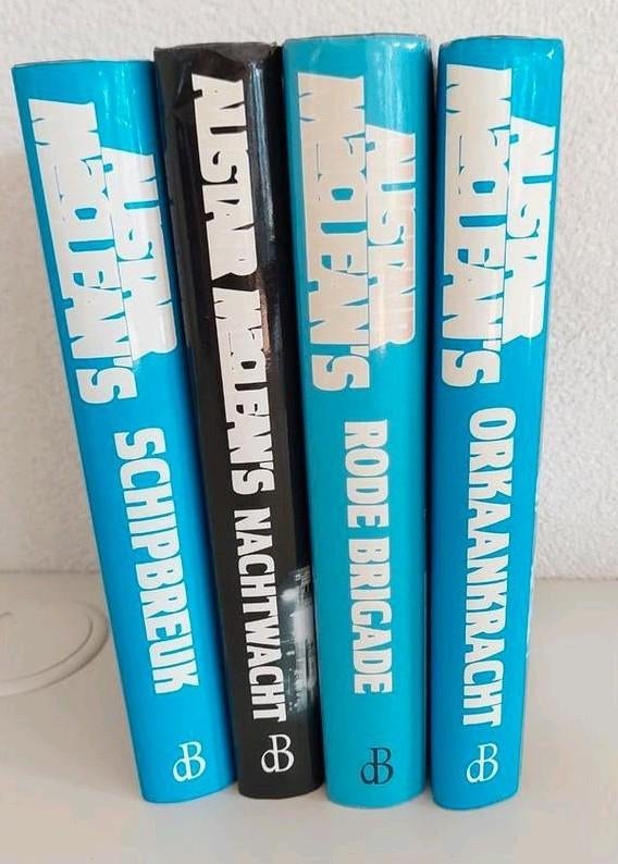 4 boeken Alister MacLean, Ophalen of Verzenden, Gelezen
