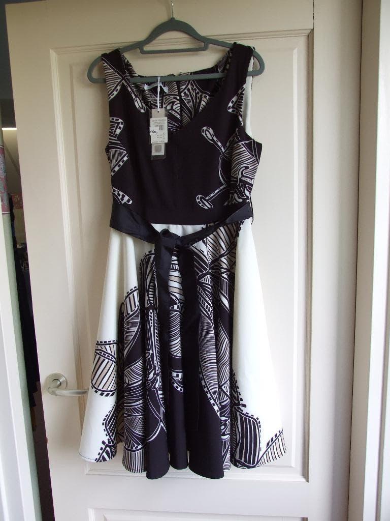 Rinascimento nieuwe jurk zwart beige met kaartje 40/42, Kleding | Dames, Overige kleuren, Nieuw, Ophalen of Verzenden, Knielengte