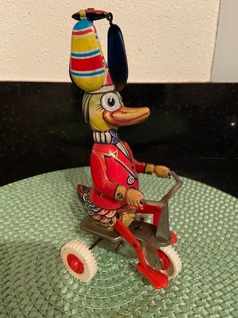 Duck on trike tin toy windup by Juquettes Ege, Ophalen of Verzenden