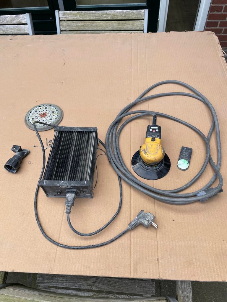 Mirka Ceros 150 mm schuurmachine, met defect 60 euro, Ophalen of Verzenden, Gebruikt, Minder dan 600 watt, Excentrische schuurmachine