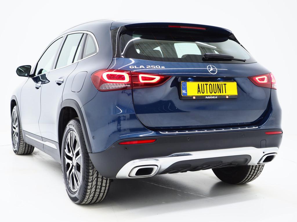 Mercedes-Benz GLA 250 e | Panoramadak | Trekhaak | Leder | C, Adaptive Cruise Control, Gebruikt, Zwart, Blauw