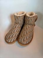 Zgan leuke Uggs maat 40, UGG, Bruin, Lage of Enkellaarzen, Ophalen of Verzenden