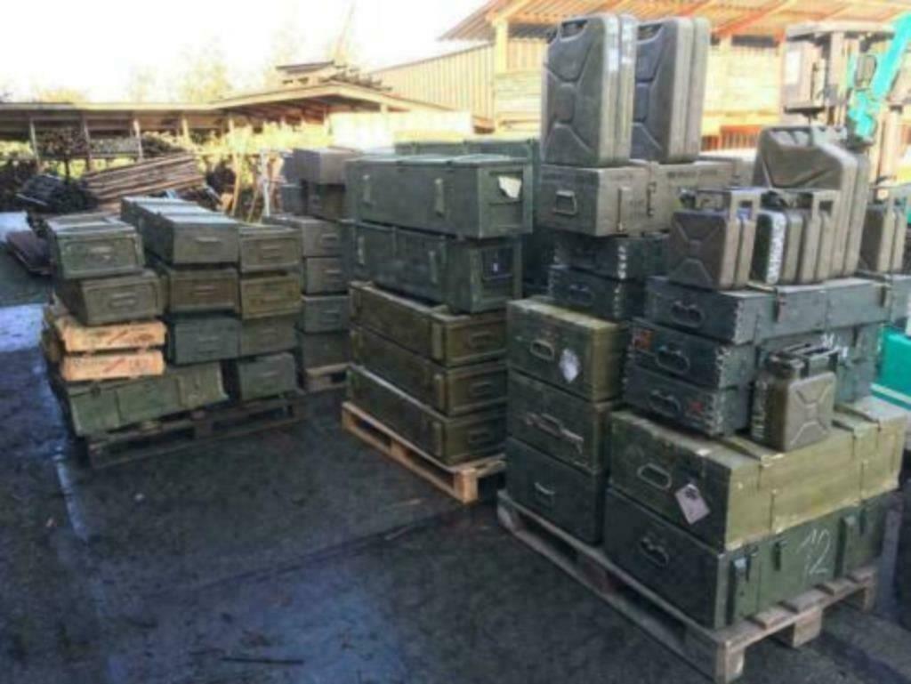 Grote partij houten legerkisten , speelgoedkisten. decoratie
