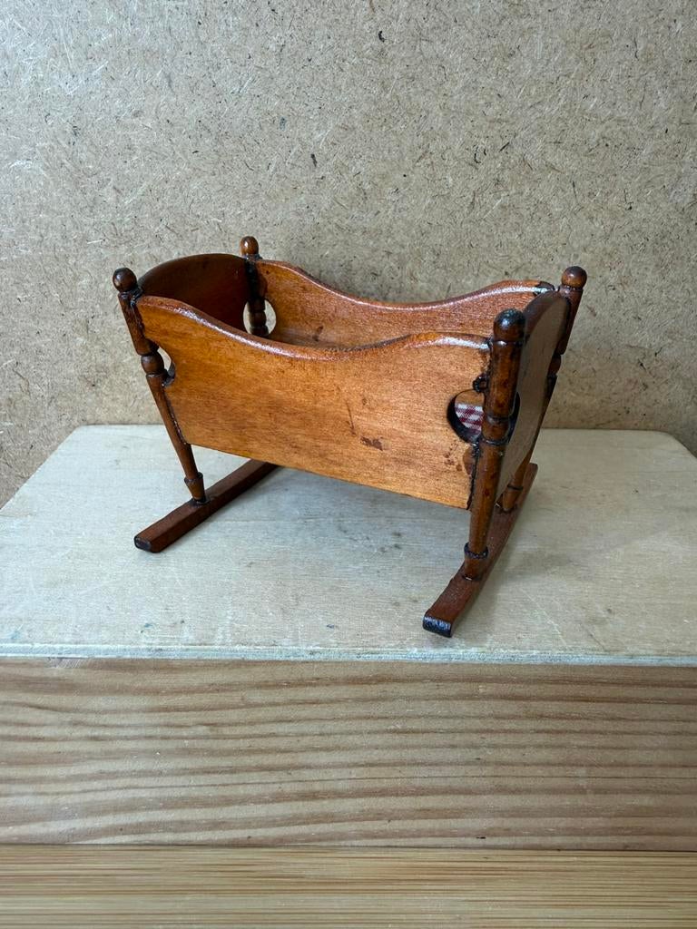 Wieg ledikant - hxbxd 6x7x8.3cm - hout, Ophalen of Verzenden, Zo goed als nieuw, Poppenhuis