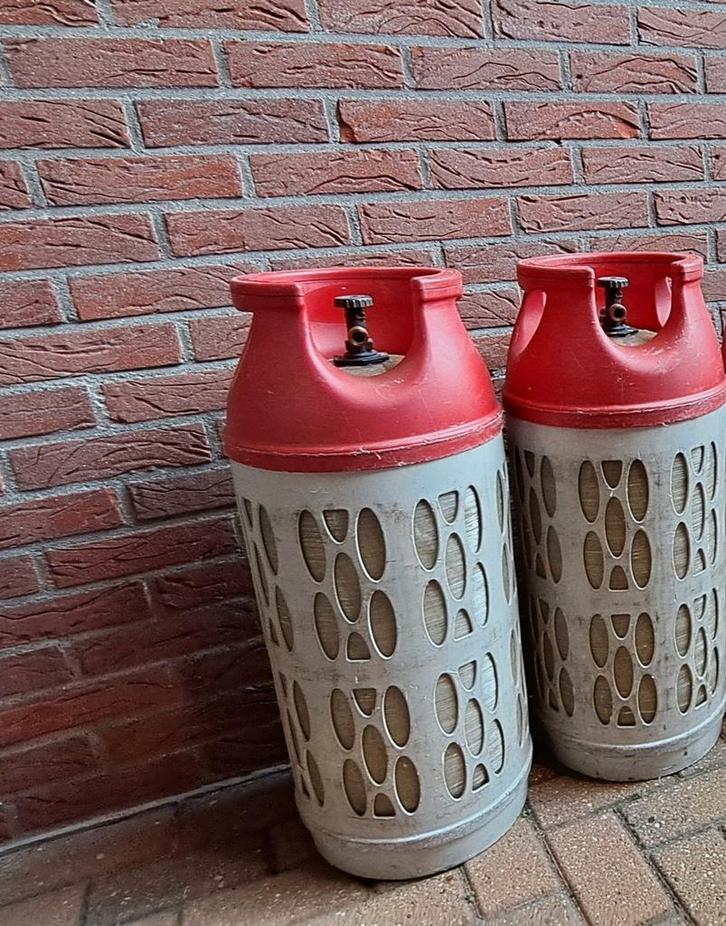 2 x gasfles lichtgewicht 33,5 liter gevuld.
Niet zwaar til, Caravans en Kamperen, Kampeeraccessoires, Ophalen of Verzenden