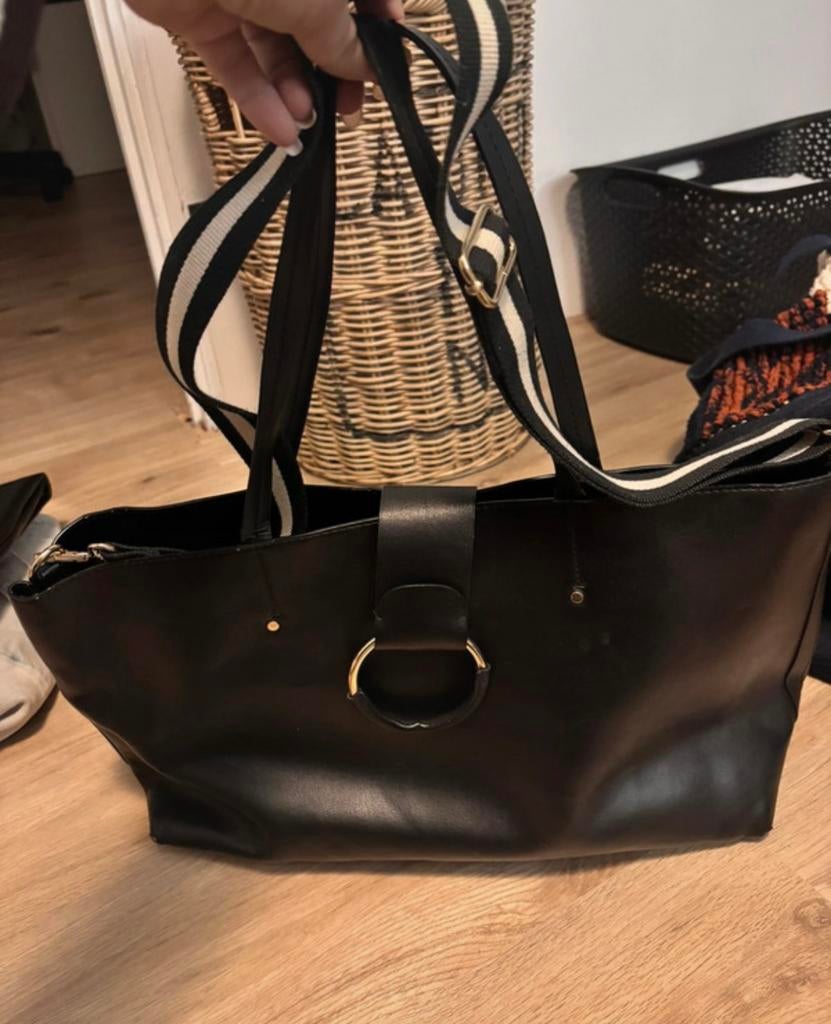 Zara schoudertas handtas, Sieraden, Tassen en Uiterlijk, Tassen | Damestassen, Ophalen of Verzenden, Zo goed als nieuw, Zwart