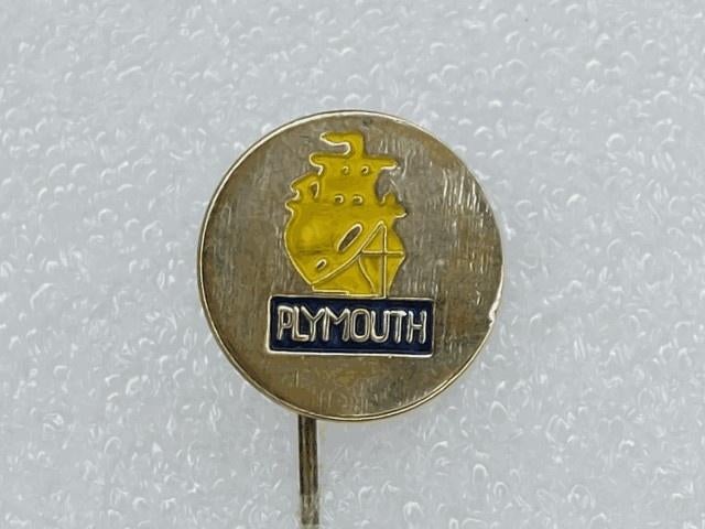 SP2296 Speldje Plymouth, Verzamelen, Speldjes, Pins en Buttons, Ophalen of Verzenden, Gebruikt, Overige onderwerpen