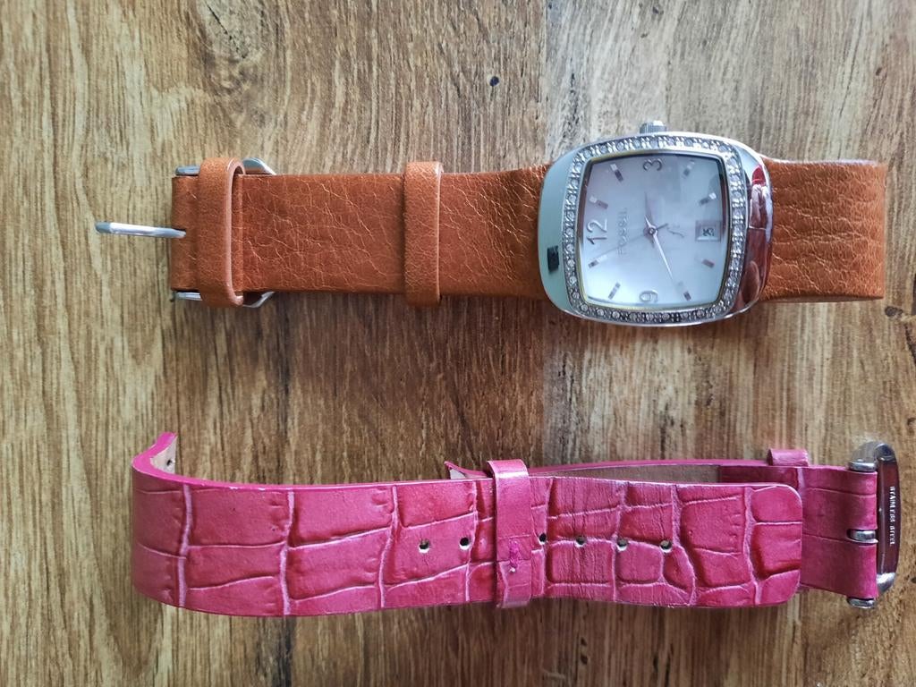 Fossil horloge met 2 leren bandjes bruin en roze/ rood loopt, Ophalen of Verzenden, Leer, Overige merken