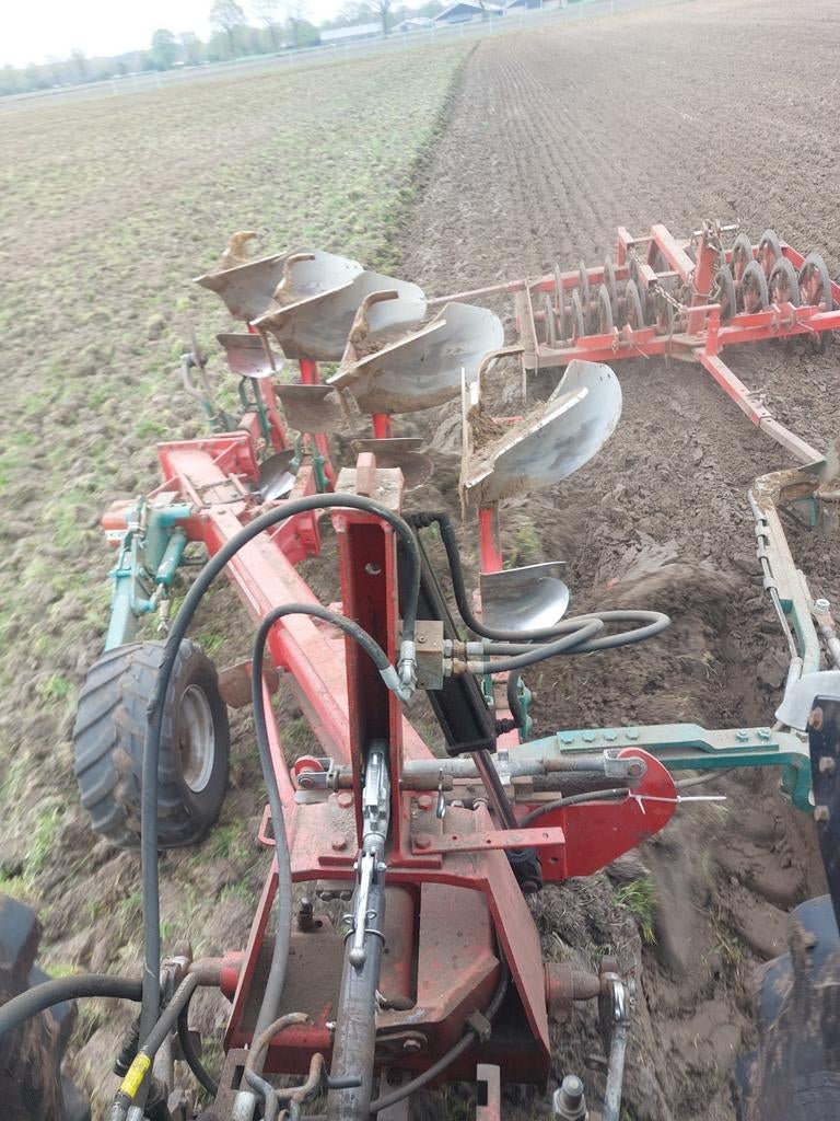4 schaar ploeg kverneland met vorenpacker en nieuw loopwiel, Ophalen, Grondbewerking