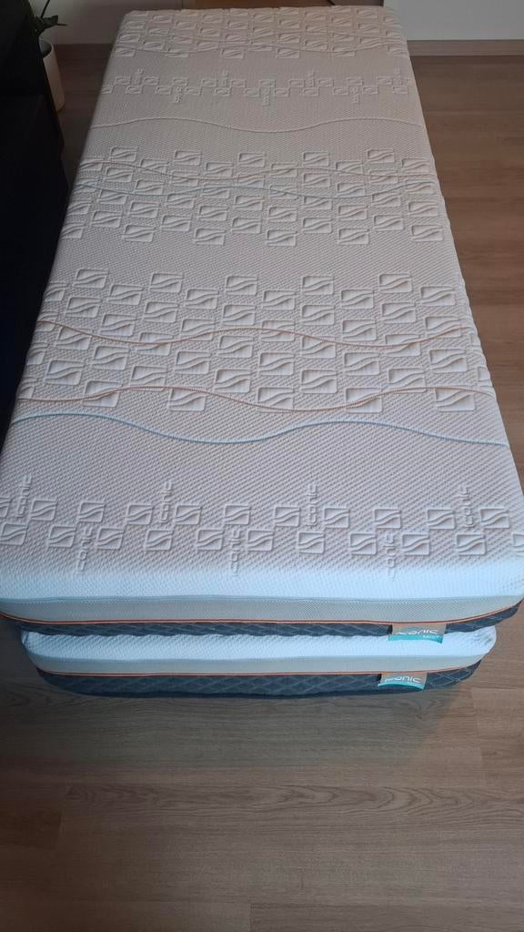 M line Slow motion 90*200  Iconic Hero 6, 90 cm, Eenpersoons, Ophalen of Verzenden, Zo goed als nieuw