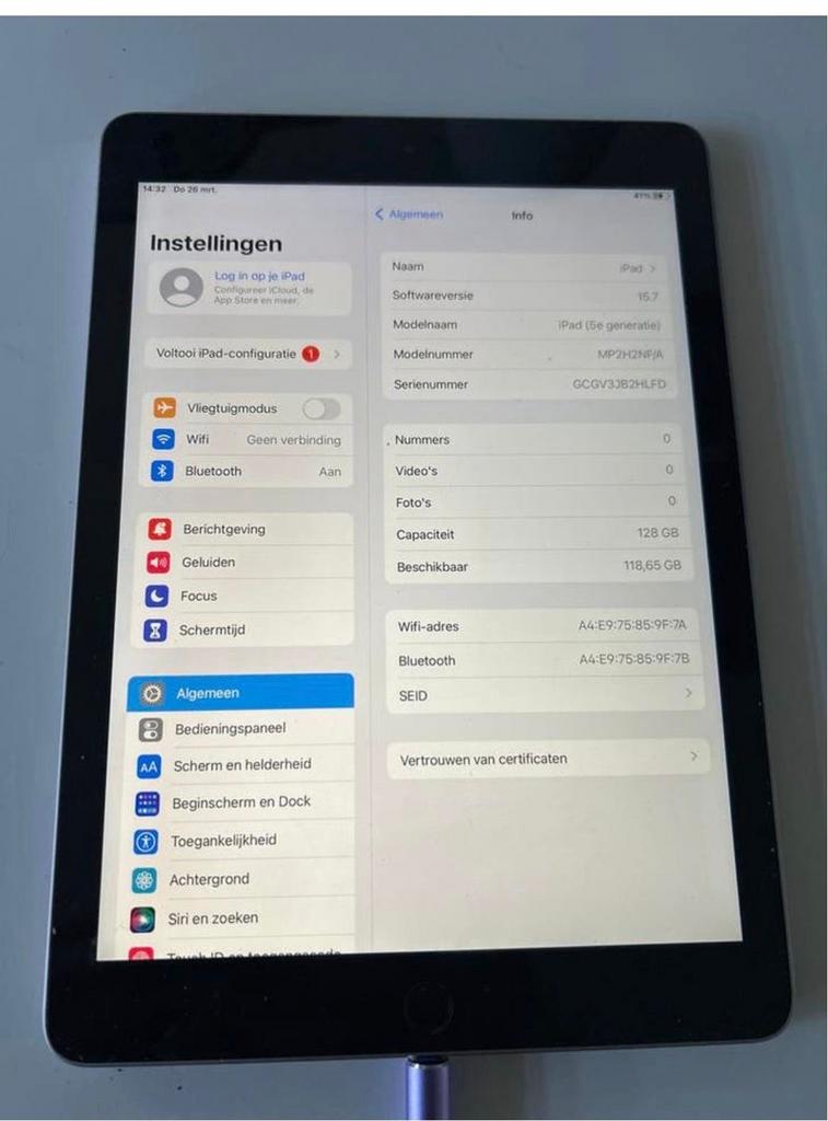 Apple iPad (5e generatie) 128GB Wi-Fi, Computers en Software, Apple iPads, Apple iPad, Zo goed als nieuw, 128 GB, Grijs