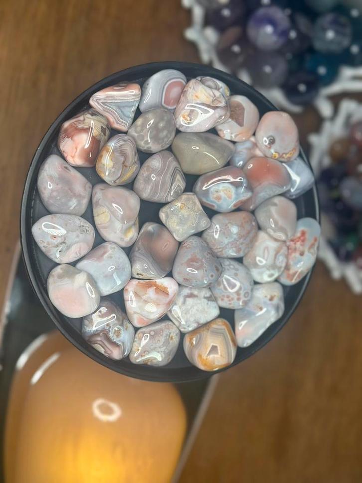 Roze agaat trommel / zakstenen | unieke steen & kwaliteit, Verzamelen, Mineralen en Fossielen, Mineraal, Ophalen of Verzenden