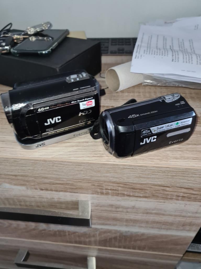 JVC Everio Camcorders (2 stuks) - Perfect voor nostalgie, Audio, Tv en Foto, Videocamera's Digitaal, Ophalen of Verzenden, Mini dv