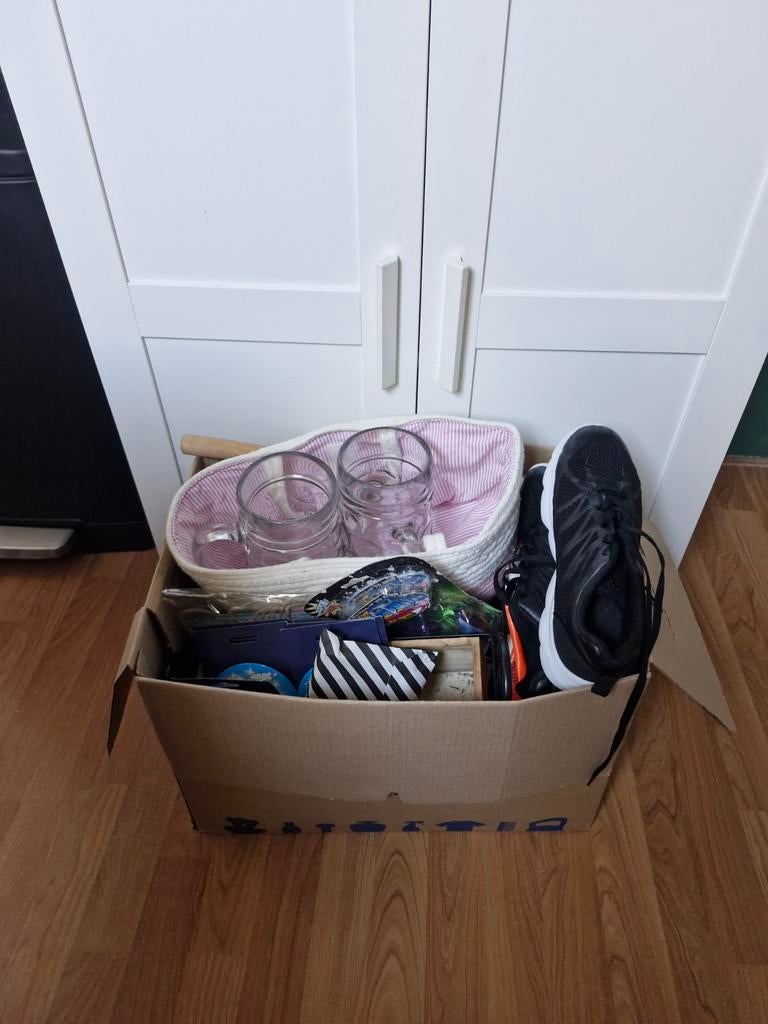 Doos vol rommelmarkt spullen, Ophalen, Zo goed als nieuw