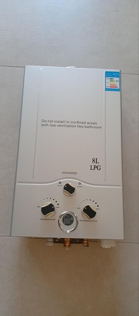 Geiser voor butaan gasfles - 8L LPG, Doe-het-zelf en Verbouw, Geisers en Boilers, Ophalen of Verzenden, Minder dan 3 jaar oud