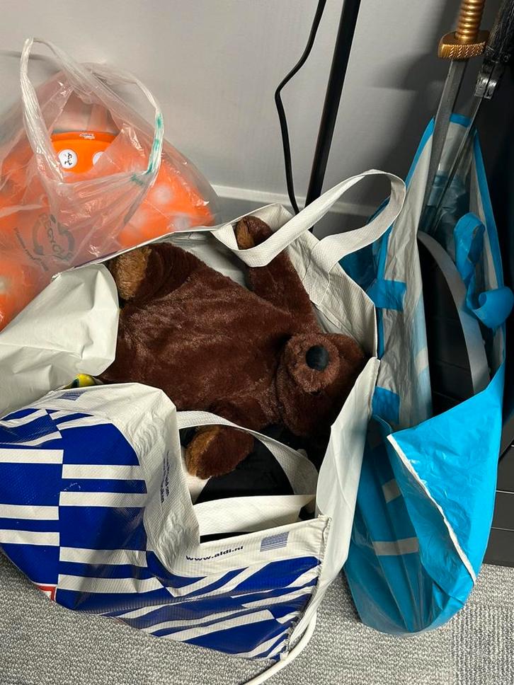 Tas met speelgoed en knuffels, Diversen, Rommelmarktspullen, Zo goed als nieuw, Ophalen