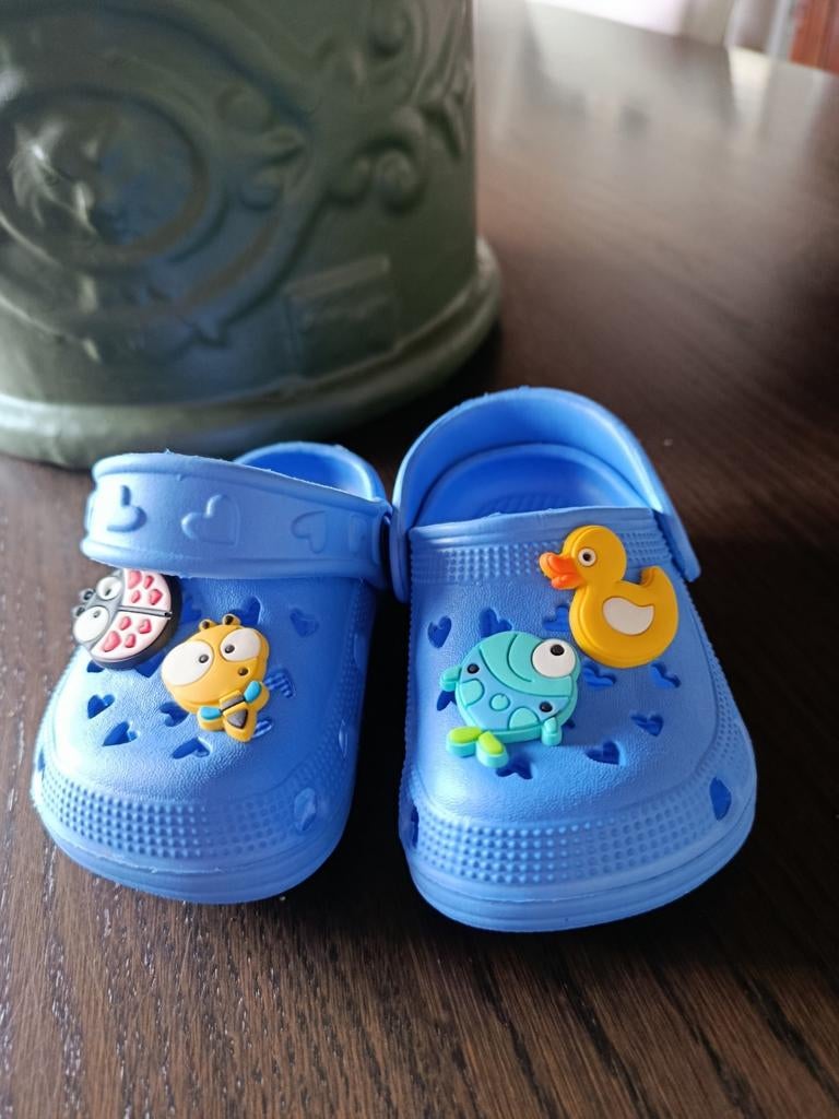 Klompjes maat 18-  19 Nieuw met jibbitz, Jongen of Meisje, Schoenen, Nieuw, Ophalen of Verzenden