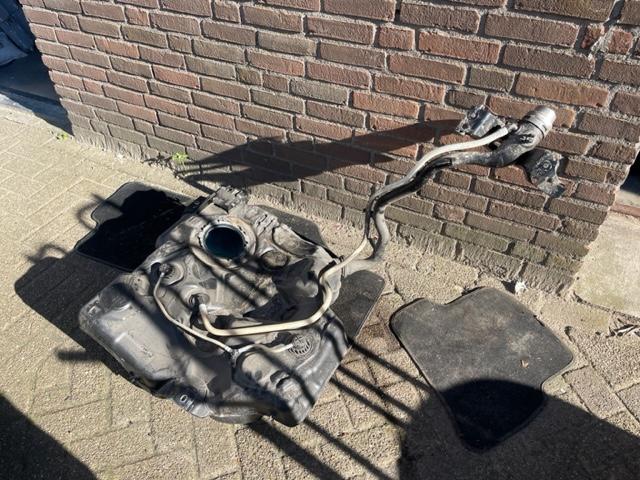 Brandstoftank Volkswagen Golf VIII (CD1) 2022 5Q0201085AJ, Gebruikt, Volkswagen, Volkswagen AG, Kundenbetreuung@volkswagen.de