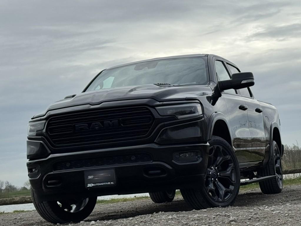 Dodge Ram 1500 LIMITED NIGHT 5.7L V8, LAGE BIJTELLING, 1E EI, Auto's, Automaat, Gebruikt, Zwart, Leder