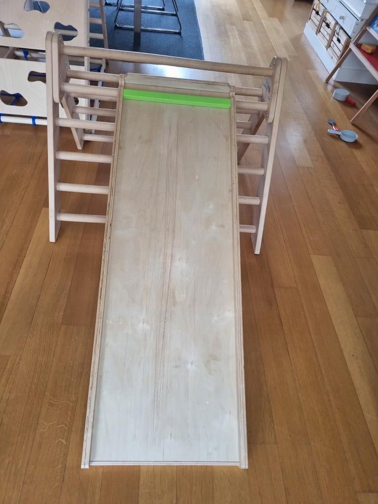 Pikler Klimdriehoek met glijbaan / ladder, zo goed als nieu, Ophalen, Zo goed als nieuw, Minder dan 140 cm, 70 tot 85 cm