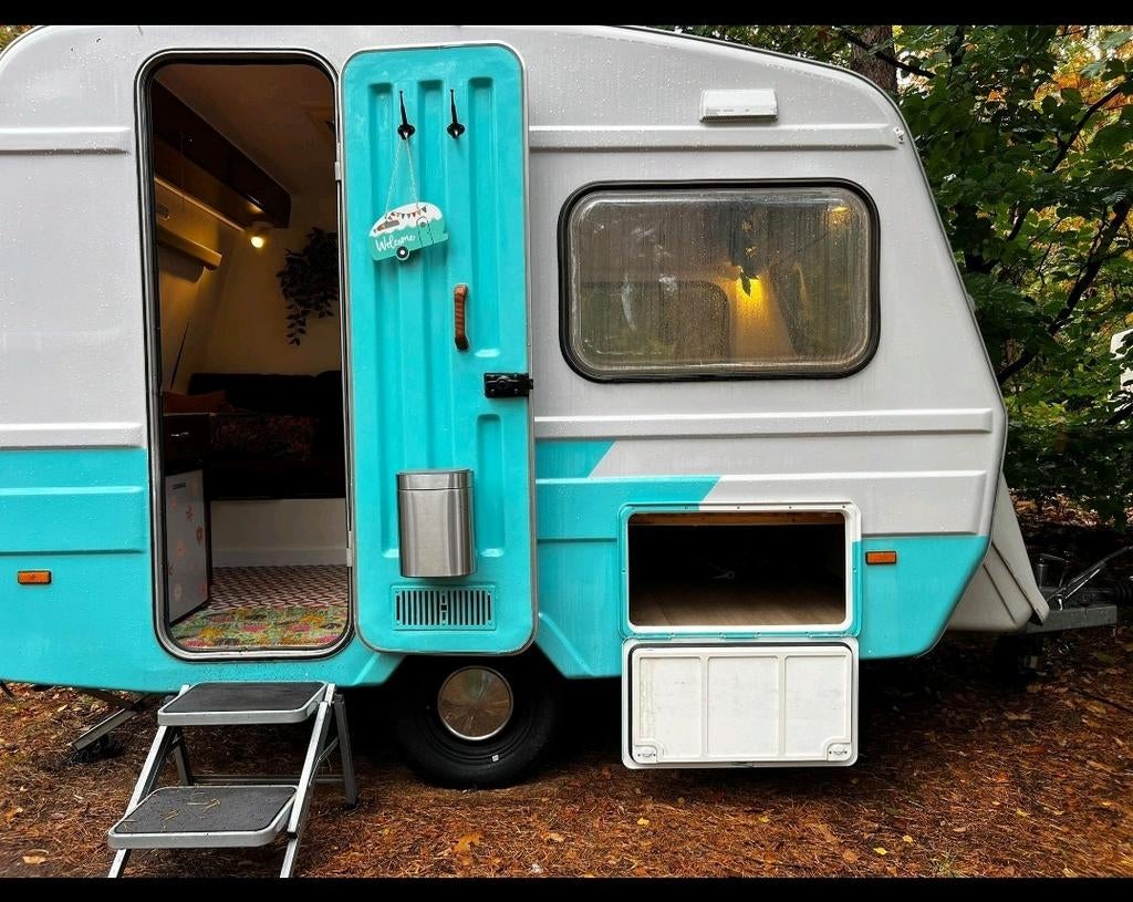 Unieke Predom N126 - Volledig gerenoveerd en lichtgewicht!, Caravans en Kamperen, Vast bed, Tot en met 2, Kleine zit, Koelkast