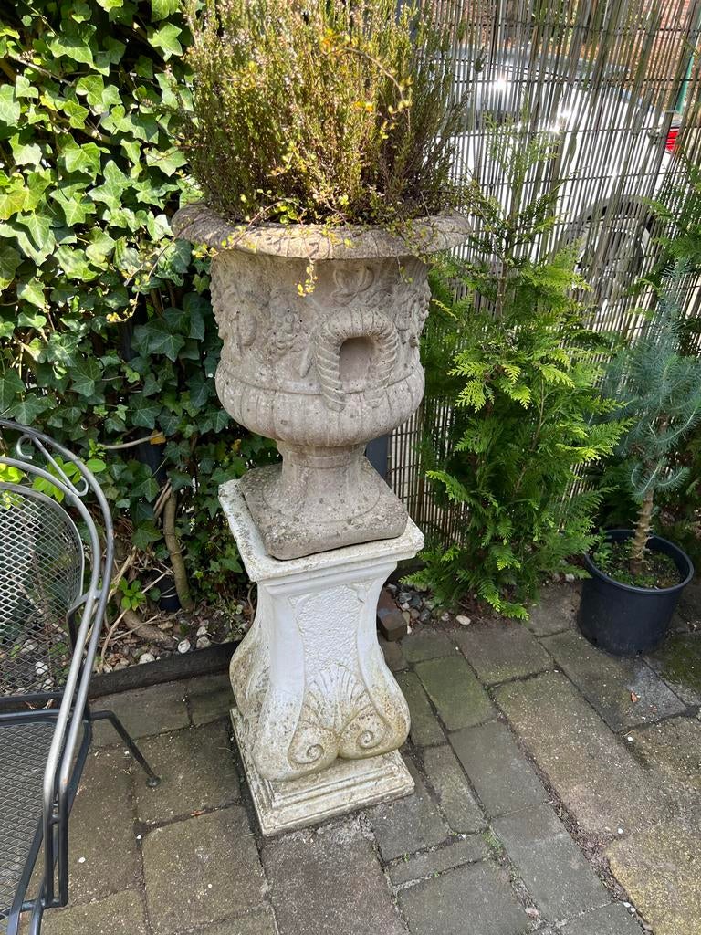 Decoratieve stenen bloempot met sokkel, Ophalen, Gebruikt, Balkon, Minder dan 60 cm