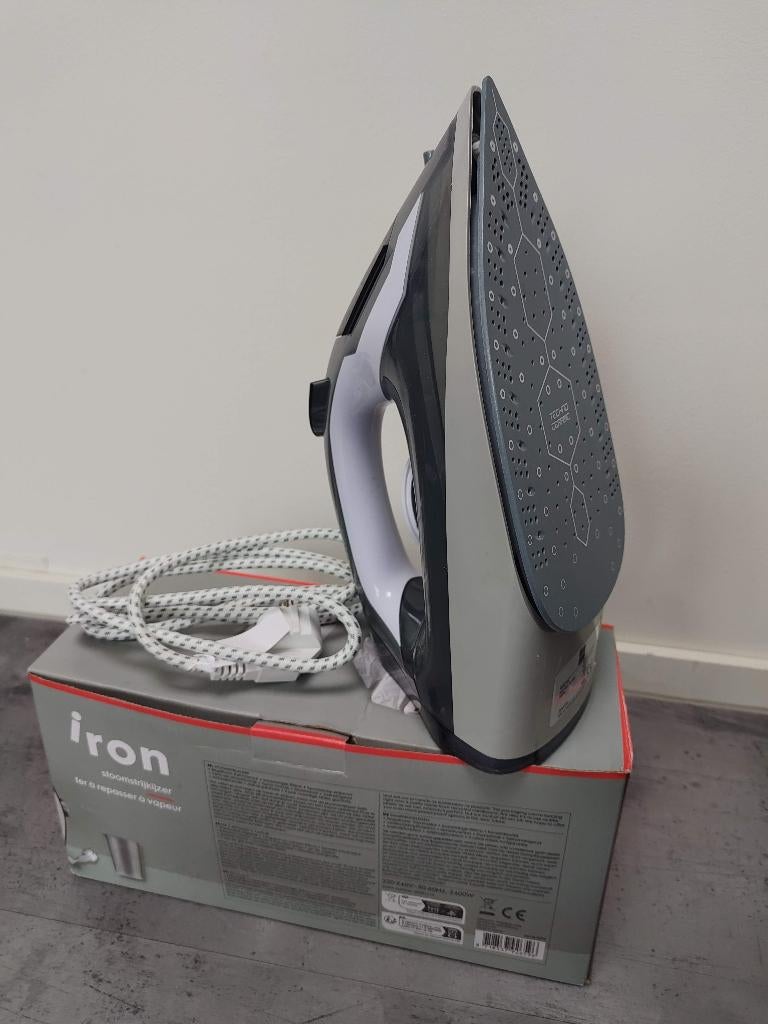 Strijkijzer, Witgoed en Apparatuur, Strijkijzers en Strijkplanken, Ophalen, Zo goed als nieuw, Strijkijzer met snoer