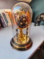 Antieke pendule onder stolp, Ophalen