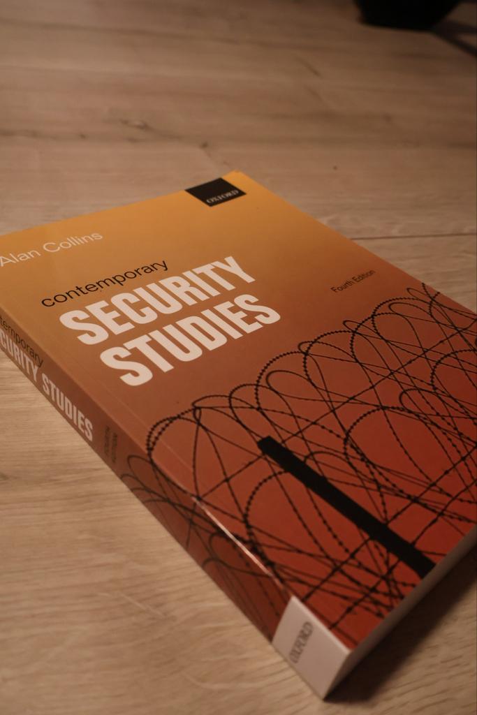 Contemporary Security Studies - Alan Collins (Zo goed als ni, Ophalen of Verzenden, Gamma, Zo goed als nieuw, WO