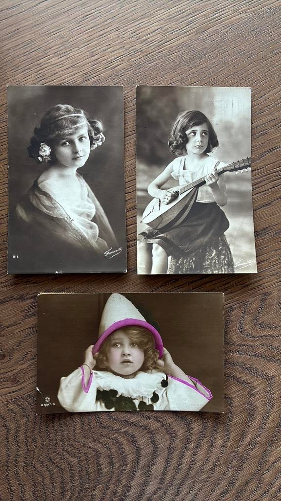 3 foto kinderkaarten.Portretjes. Clowntje, muziek maken., Ophalen of Verzenden, Voor 1920