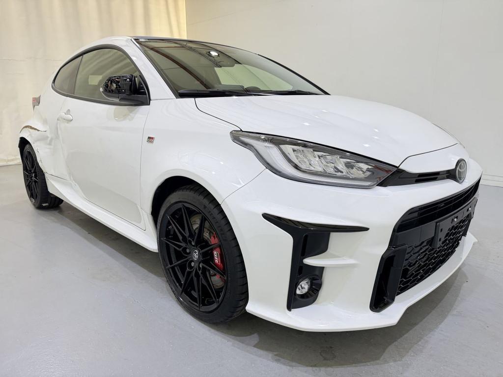 Toyota Yaris GR 1.6T 4WD High Perf. Pack (bj 2024), Auto diversen, Schadeauto's, 1618 cc, Wit, Handgeschakeld, Toyota